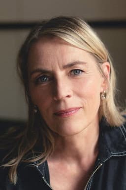 Saskia Reeves